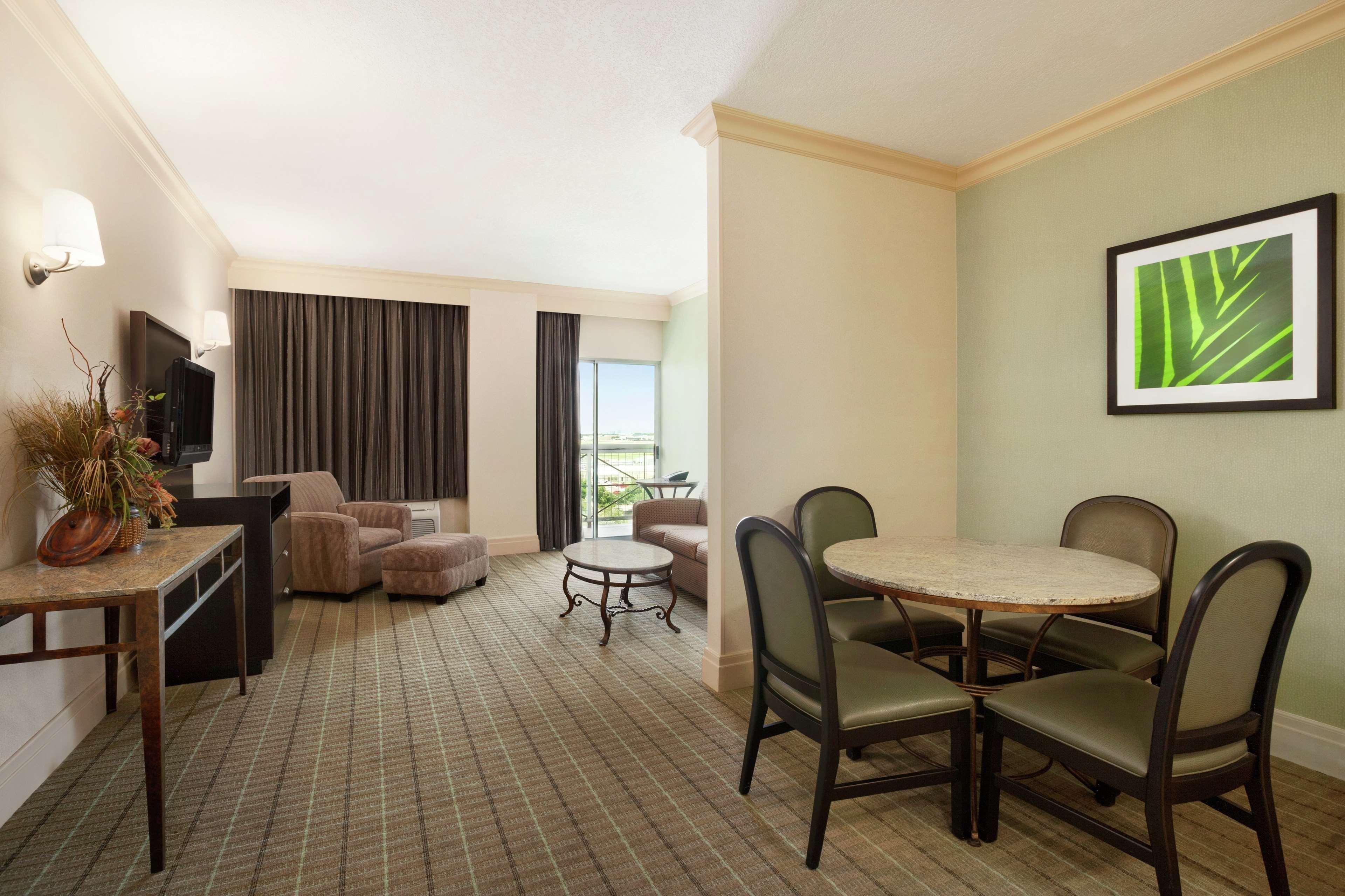 Doubletree By Hilton Hotel Dallas - Love Field Kültér fotó