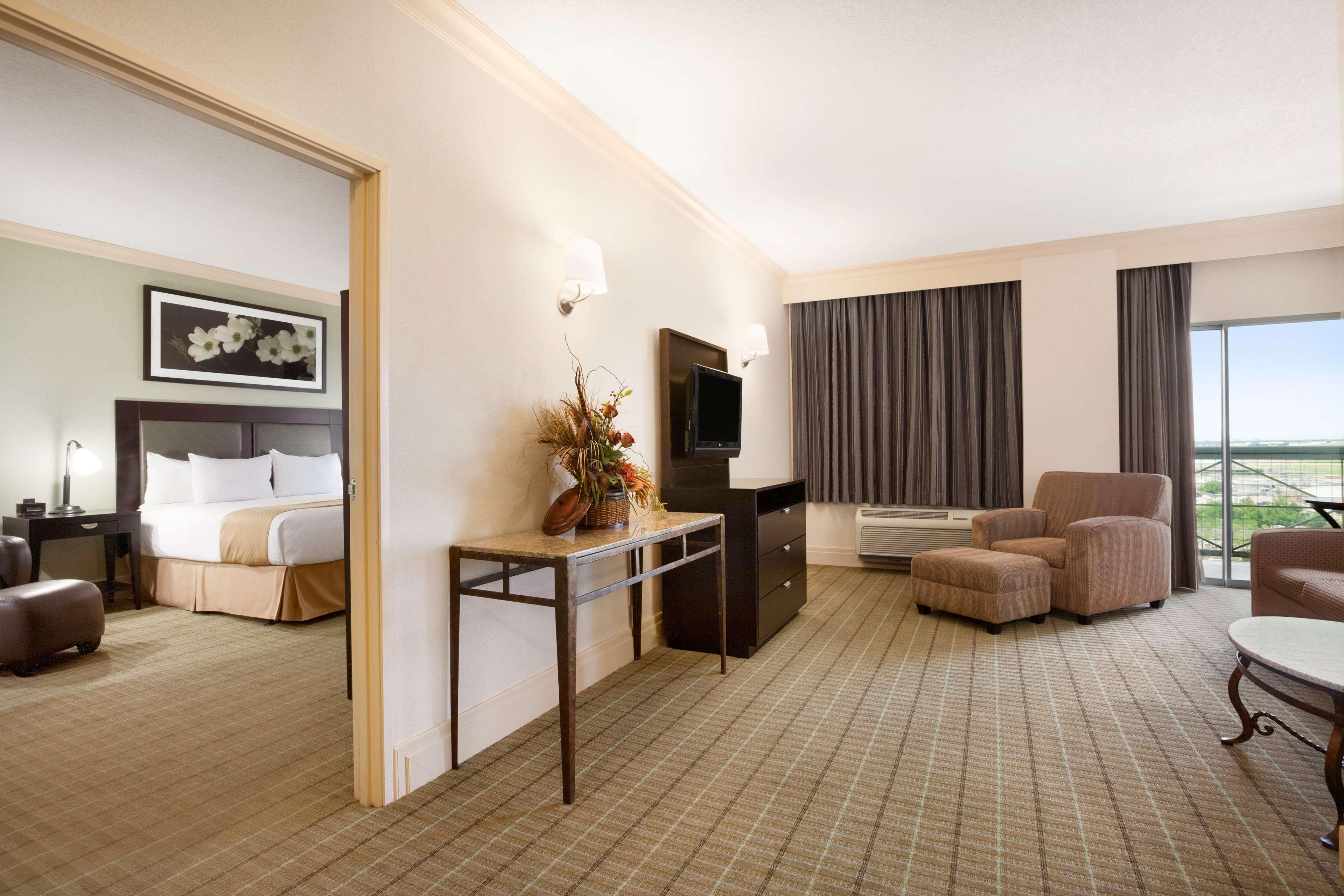 Doubletree By Hilton Hotel Dallas - Love Field Kültér fotó